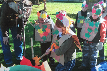 kids in paper armor and crowns