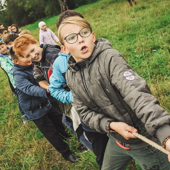 kids playing tug of war